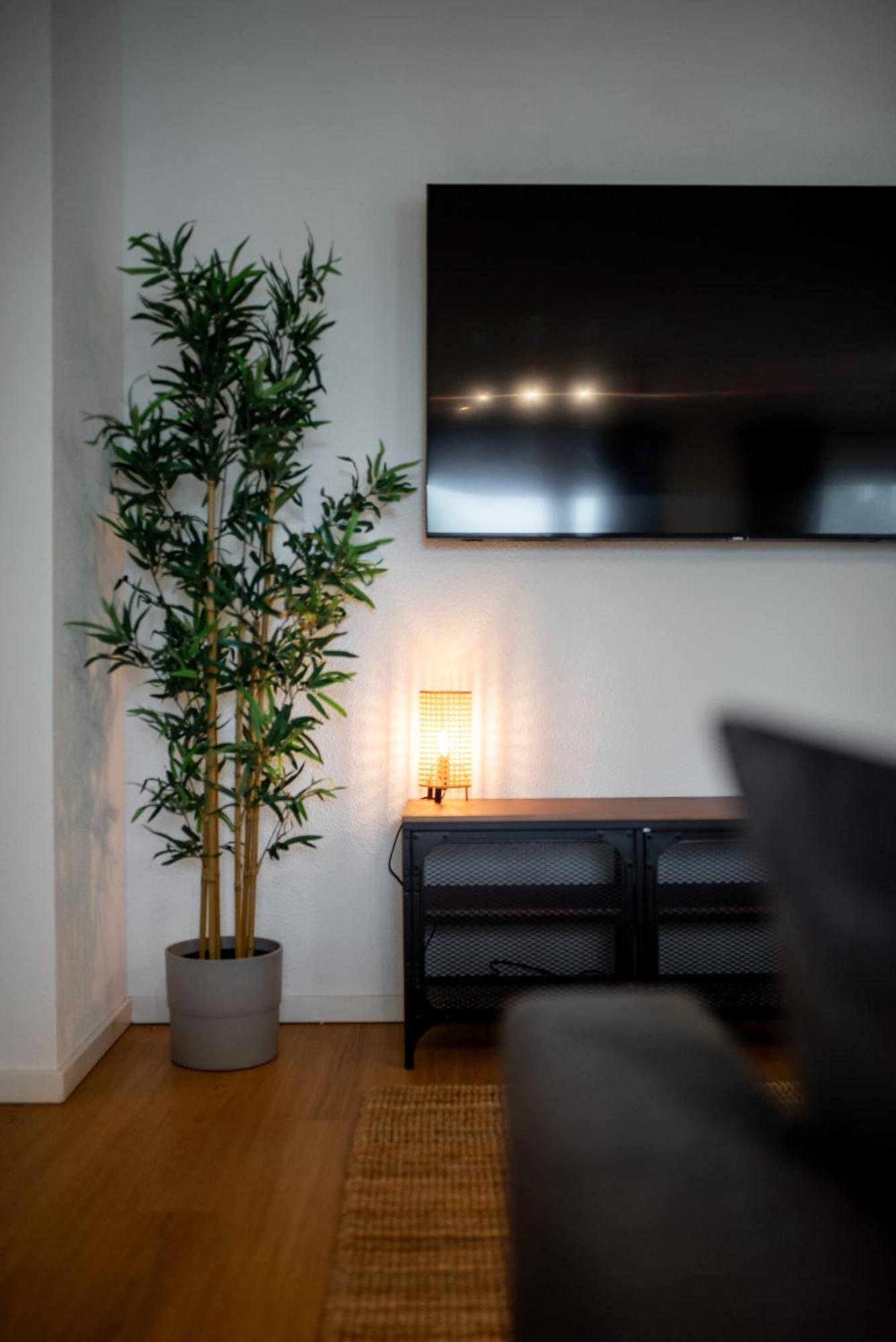 Central Apartment 4 Bedrooms For Up To 12 Guests Hamburg Exterior foto